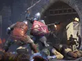 Zacięta bitwa w Kingdom Come: Deliverance. Rycerze w zbrojach walczą mieczami i tarczami, wokół leżą pokonani. Kody do gry mogą pomóc w tej brutalnej walce.