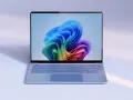 Lekki laptop z kolorową tapetą na ekranie, idealny do optymalizacji systemu za pomocą narzędzi typu windows 11 debloater.