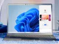 Nowoczesny laptop z oknem Copilot, który może pomóc w optymalizacji komputera.