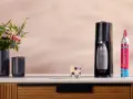 SodaStream nabój na ile starcza? Zobacz, jak łatwo przygotować orzeźwiający napój z cytryną i wiśniami.