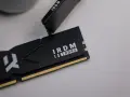 Moduł pamięci IRDM DDR5, gotowy do instalacji. Porównanie DDR4 vs DDR5 w praktyce.