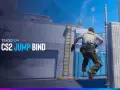 Gracz CS2 wykonuje skok z bindem, by zdobyć przewagę. Tradeit.gg prezentuje CS2 jump bind.