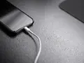 Telefon widzi ładowarkę, ale nie ładuje. Kabel podłączony, a procenty stoją w miejscu. Frustrujące!