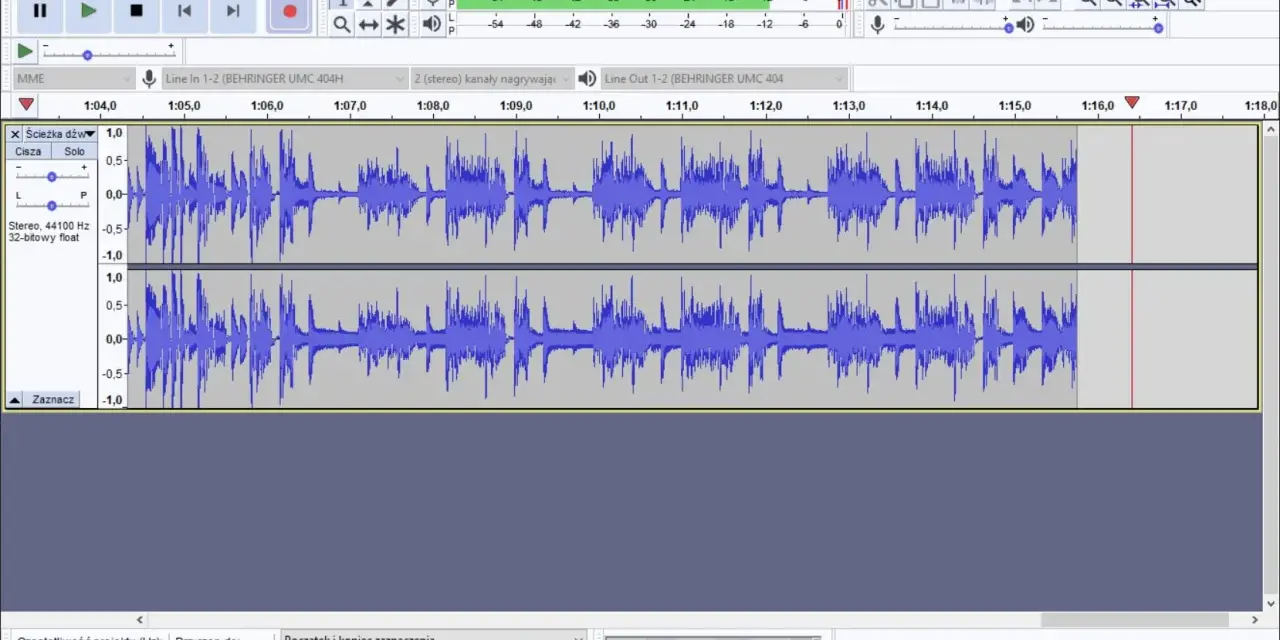 Audacity - program do nagrywania dźwięku, pokazuje dwie ścieżki audio z falami dźwiękowymi.