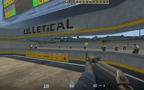 Gracz ćwiczy celność na mapie treningowej CS:GO, celując w boty. Widoczny jest interfejs gry z informacjami o postępach w wyzwaniu "The Aim Botz Challenge".