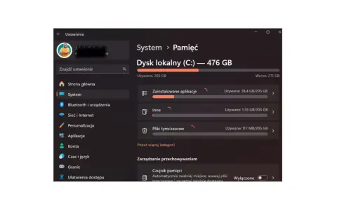 Ustawienia Windows 10: zarządzanie pamięcią dysku lokalnego C:, przegląd zajętego miejsca przez aplikacje i pliki tymczasowe.