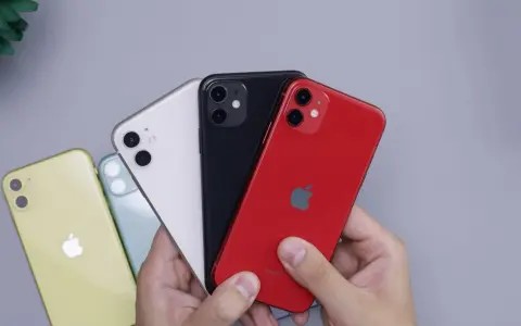 Ułatw sobie przejście z Androida na iOS dzięki tej aplikacji. Na zdjęciu iPhone'y w kolorach: żółtym, zielonym, białym, czarnym i czerwonym.