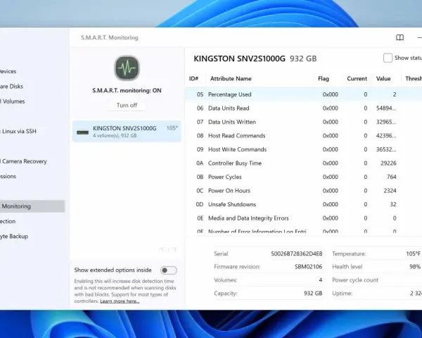Monitorowanie S.M.A.R.T. dysku Kingston SNV2S1000G 932 GB. Widoczne dane o stanie dysku, temperaturze i poziomie zdrowia.