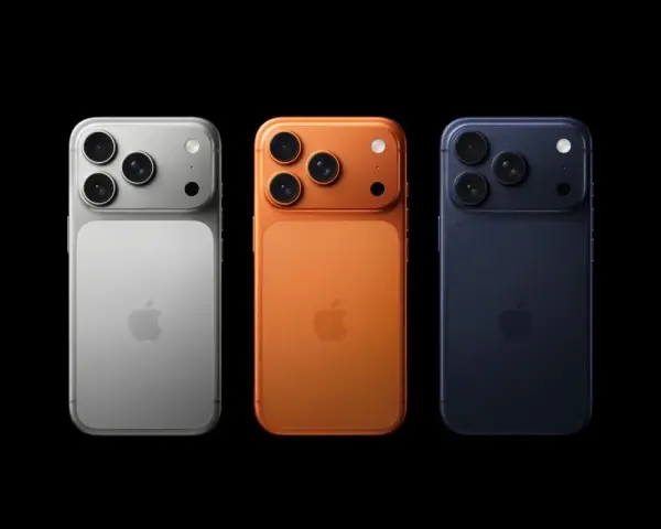 Trzy telefony iPhone w kolorach srebrnym, pomarańczowym i granatowym, z potrójnymi aparatami. Wyglądają jak przyszłe modele, może nawet iPhone 18.