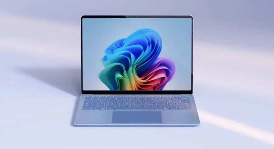 Lekki laptop z kolorową tapetą na ekranie, idealny do optymalizacji systemu za pomocą narzędzi typu windows 11 debloater.