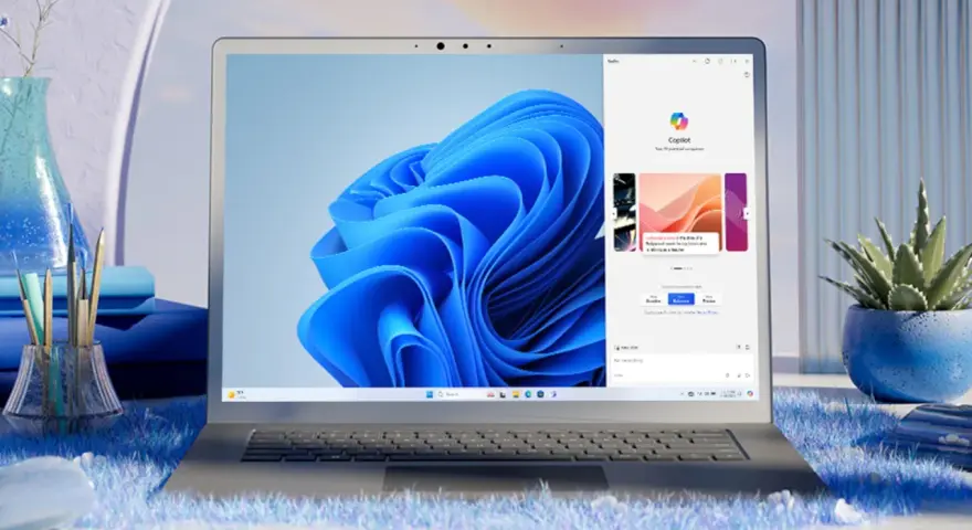 Nowoczesny laptop z oknem Copilot, który może pomóc w optymalizacji komputera.