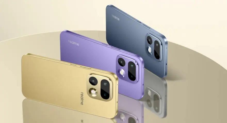 Trzy smartfony marki realme w kolorach złotym, fioletowym i niebieskim prezentują się elegancko. realme to firma znana z innowacyjnych urządzeń.
