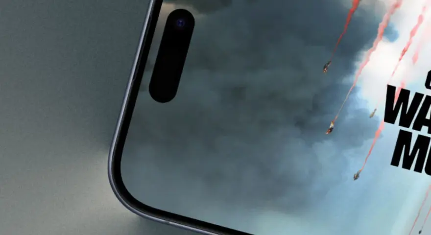 Telefon z ekranem gry Call of Duty Warzone Mobile. Widać spadające postacie z czerwonymi smugami dymu na tle burzowych chmur.