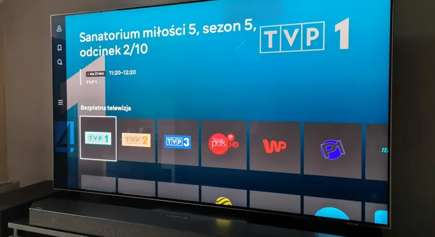 Na ekranie telewizora "Sanatorium miłości 5", odcinek 2/10. Widzę, że tv za free naprawdę działa, bo dostępne są kanały takie jak TVP1, TVP2, TVP3 i inne.