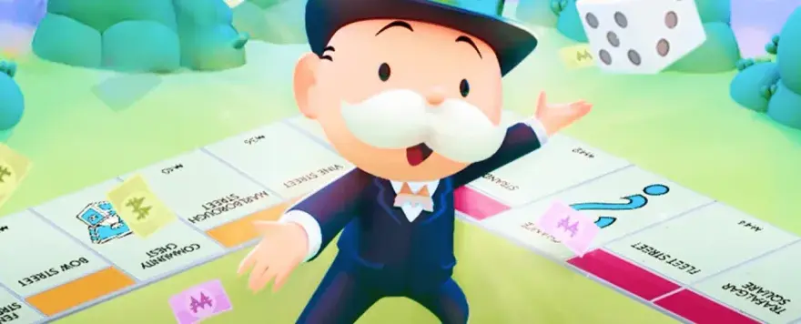 Pan Monopoly zaprasza do gry, gdzie czekają darmowe spiny Monopoly Go! W tle zielone drzewa i kostki.