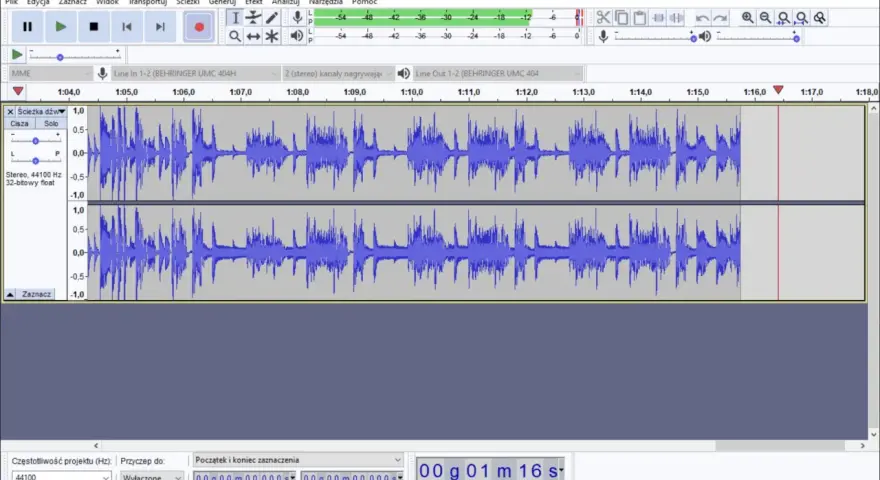 Audacity - program do nagrywania dźwięku, pokazuje dwie ścieżki audio z falami dźwiękowymi.