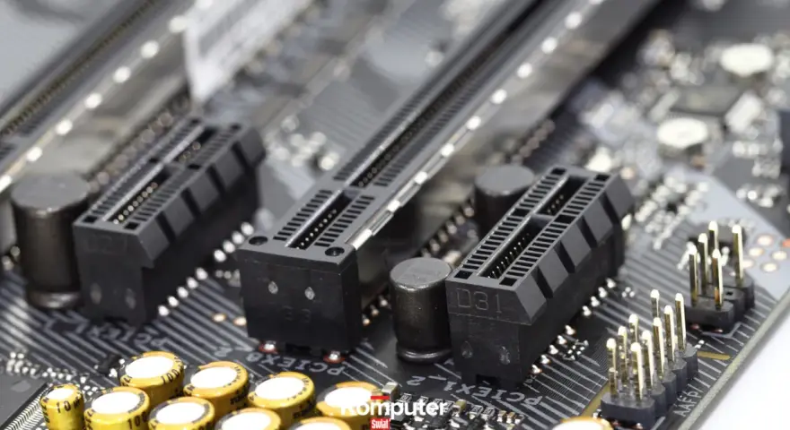 Złącza PCI Express x1 na płycie głównej, gotowe na nowe karty rozszerzeń.