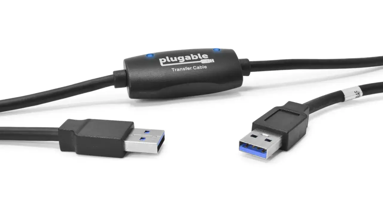 Kabel Plugable do szybkiego transferu danych, idealny, by łatwo przegrać zdjęcia z telefonu na komputer.