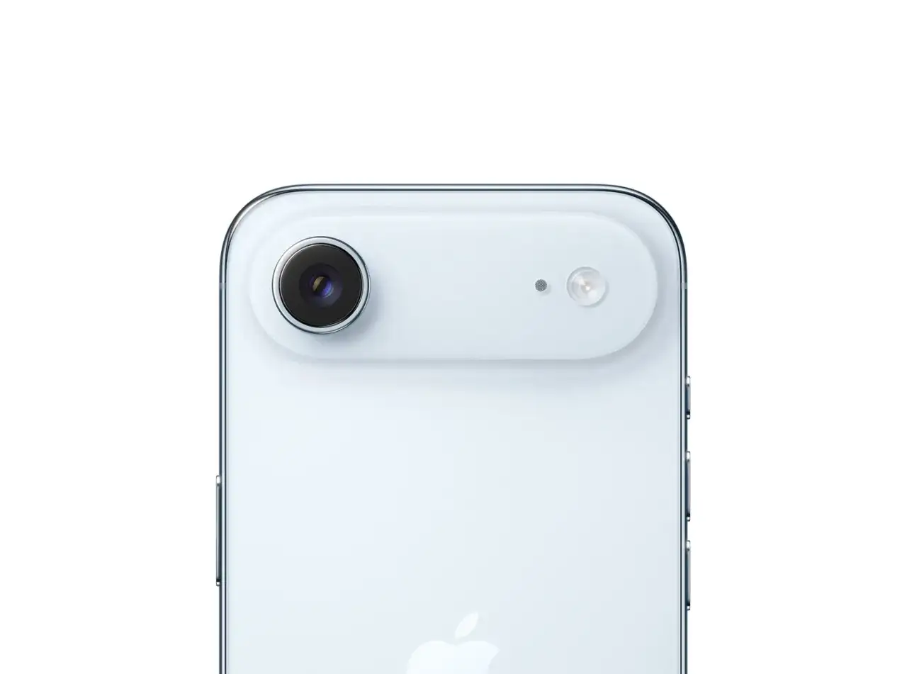 Jasny iPhone z jednym aparatem, gotowy do uchwycenia Twoich wspomnień.