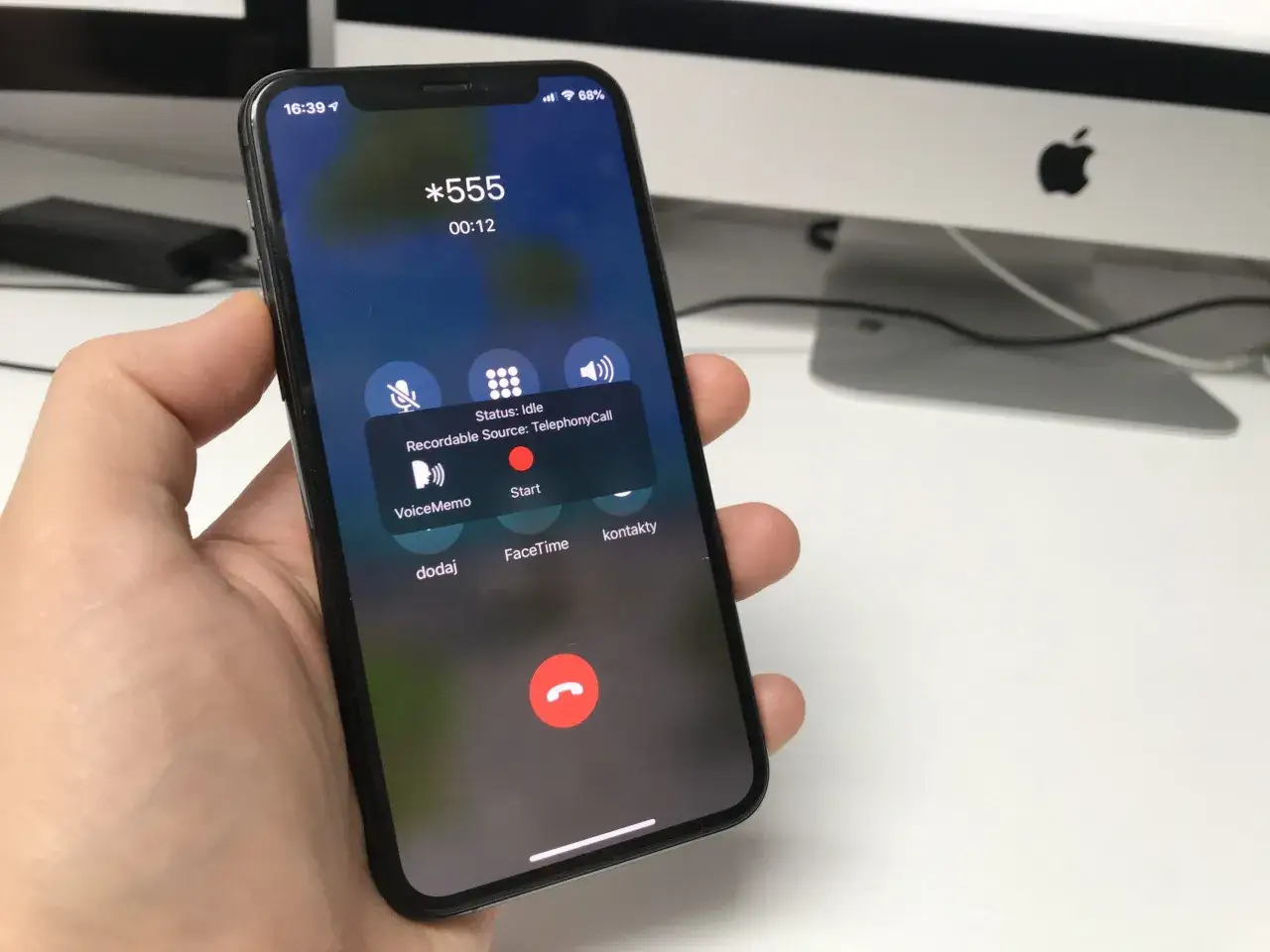 Jak włączyć nagrywanie rozmów w telefonie? Na ekranie iPhone'a widać opcję 